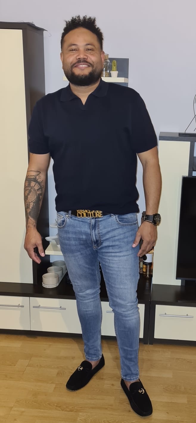 César, Inhaber des D'Cesar Latino Barbershop